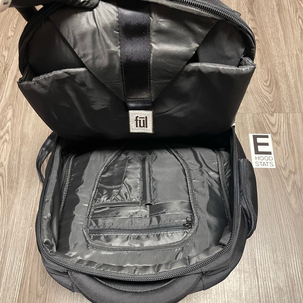 Ful 2 In 1 Black IPad & Labtop Backpack - Picture 8 of 13